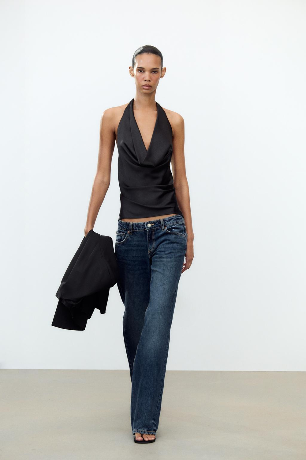 ZARA АТЛАСНЫЙ ТОП С ГОРЛОВИНОЙ ХАЛТЕР, ЧЕРНЫЙ