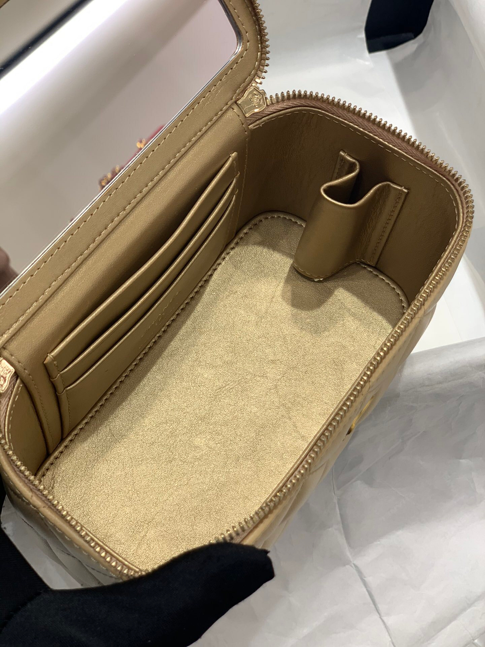 Chane1 Vanity with Chain 17 cm