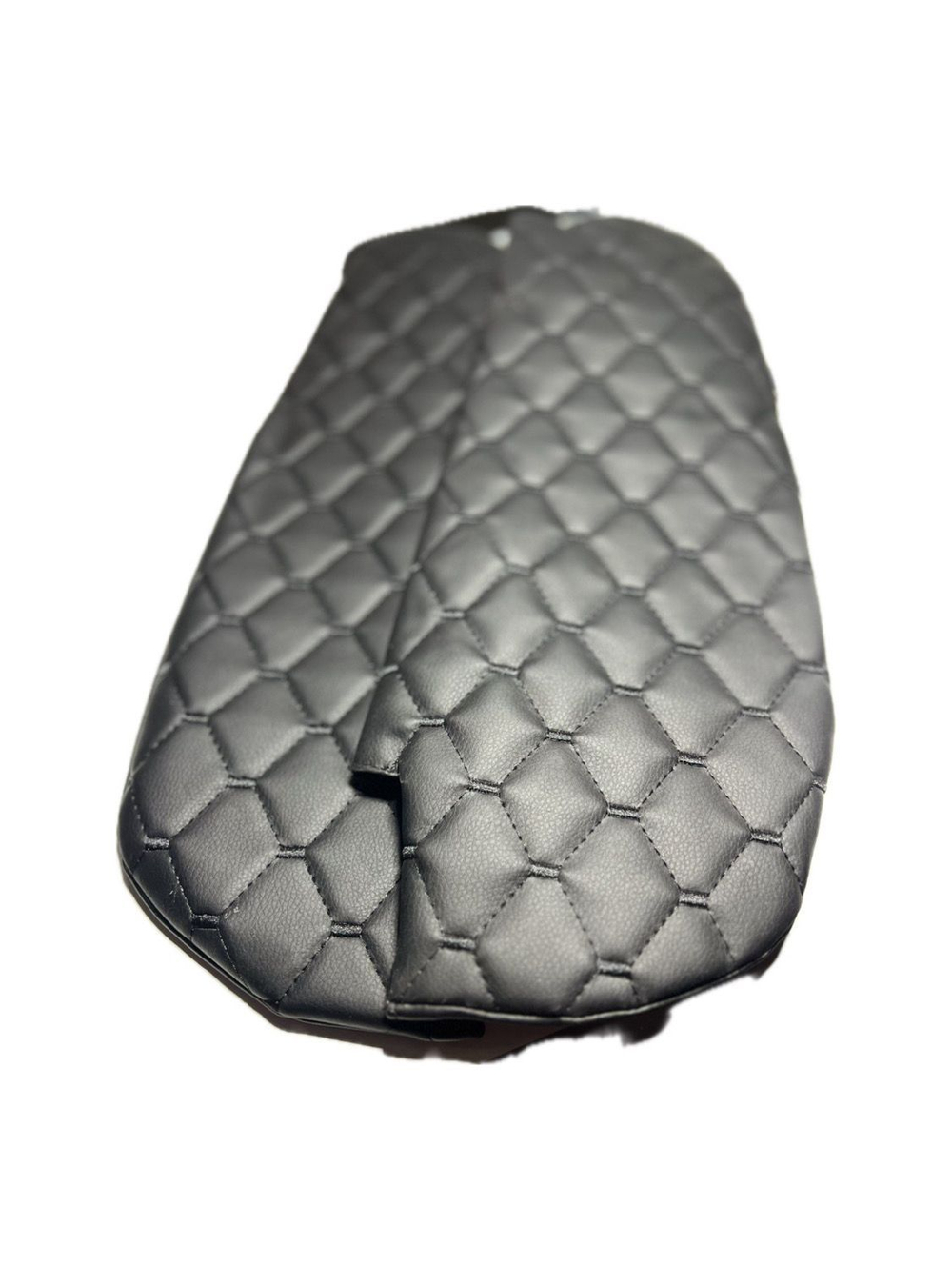 Чехлы на козырьки Волга 3110, 31105 (чёрная нить Рубин)