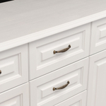 Комод белый с 7 ящиками и 2 дверцами Харви из массива сосны с филенкой для спальни и кухни в викторианском стиле, комод деревянный для вещей и одежды на ножках напольный