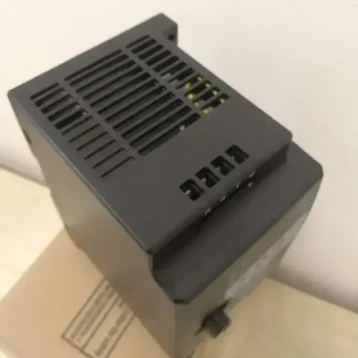 Частотный преобразователь 1,5 кВт 7A INTEK 220В Вход 1 Фаза Выход 3 Фазы