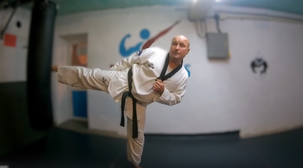 Видеотренировки от Сергея Бурака. От &quot;базы&quot; до &quot;нюансов&quot;. Удары ногами. Хурио чаги.