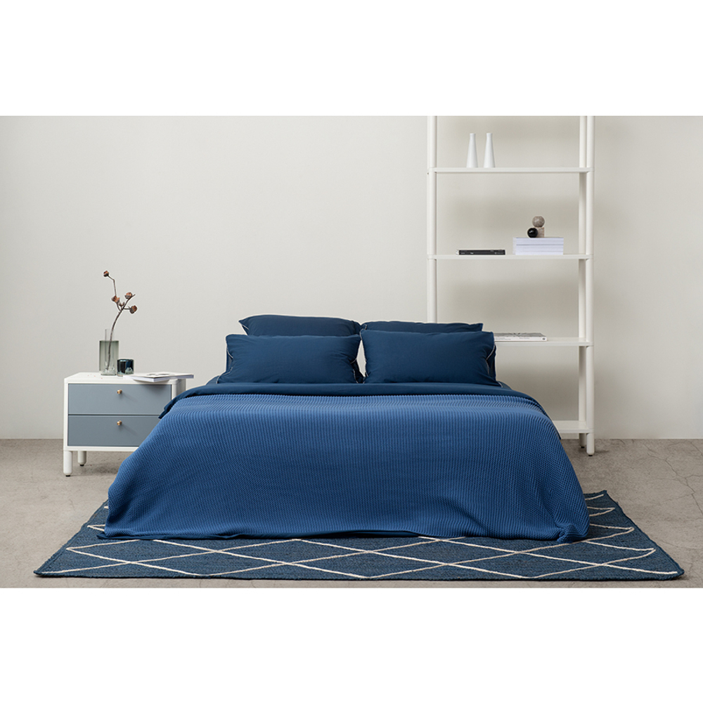 Набор из двух наволочек темно-синего цвета с контрастным кантом из коллекции essential, 50х70 см