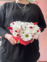 Композиция сердце из хризантем и альстромерий