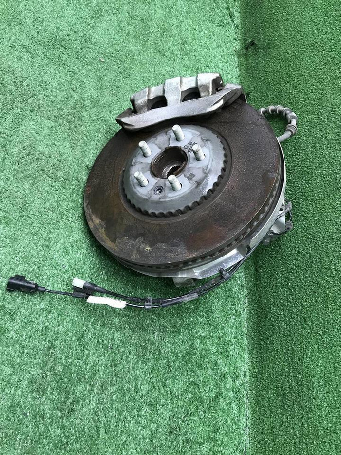 Кулак передний левый LR Discovery Sport (19-нв)