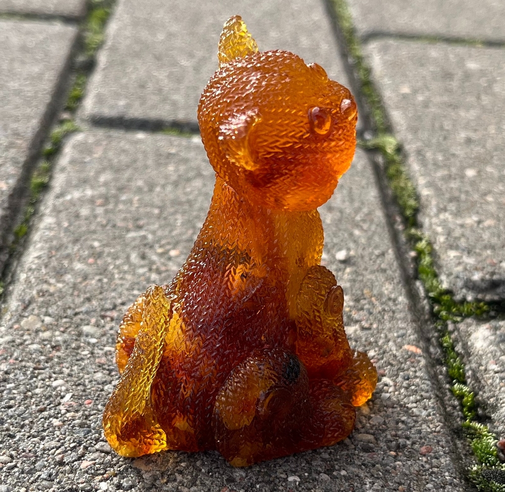 Кот вязаный сидит