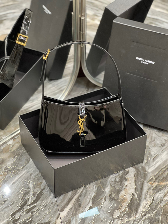 Saint Laurent Le 5 à 7 Hobo Bag