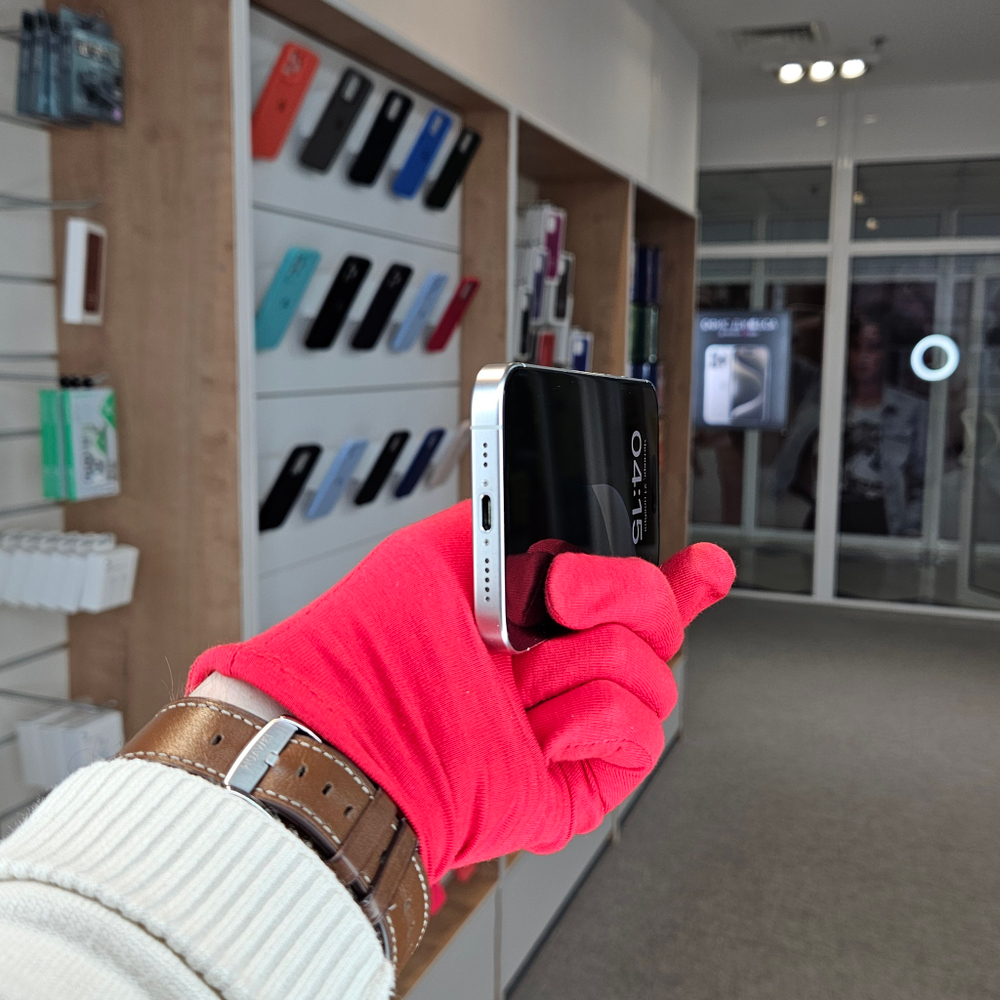 iPhone 15 Pro 128 ГБ, белый титан б/у
