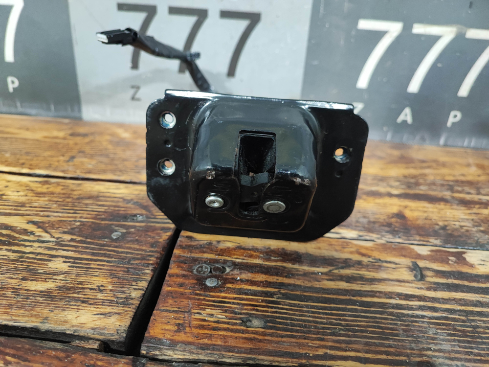 Замок крышки багажника Ford Kuga 2 (CBS) 12-16 Б/У Оригинал 1843009