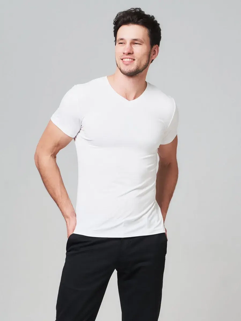 Футболка V-вырез однотонная облегающая