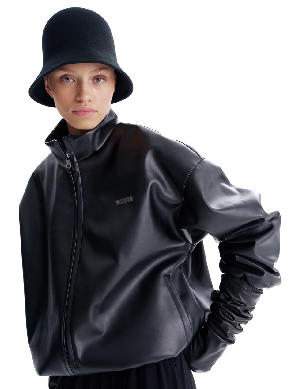 Бомбер из экокожи черный