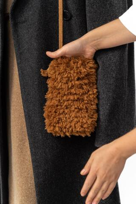 Сумка мохнатая коричневого цвета