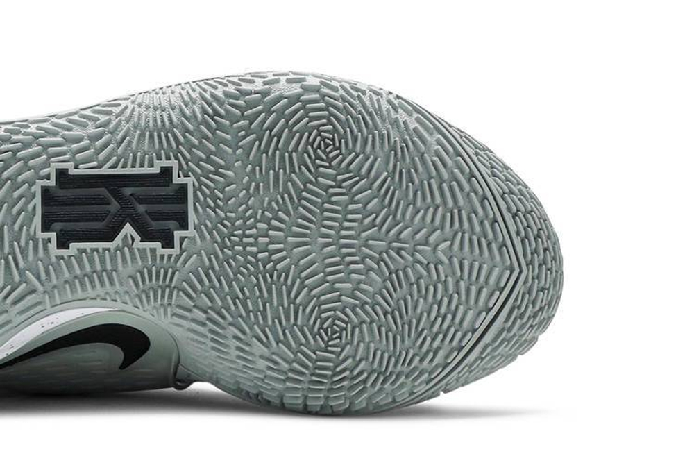 Кроссовки Nike Kyrie Low 2 Tb