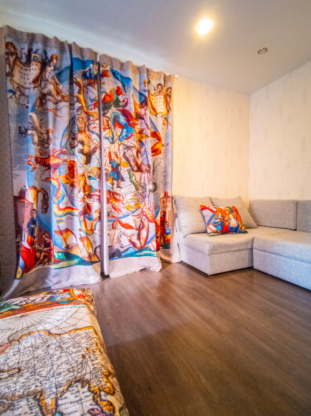 Комплект из двух штор "Яркие созвездия", по мотивам иллюстраций из Небесного атласа Андреаса Целлариуса «Гармония Макрокосмоса»