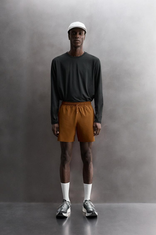 ZARA БАЗОВЫЕ СПОРТИВНЫЕ ШОРТЫ, ОХРА