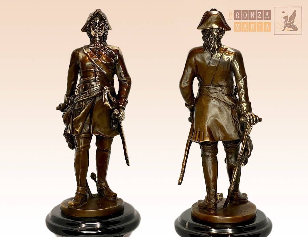 статуэтка Петр 1 на постаменте