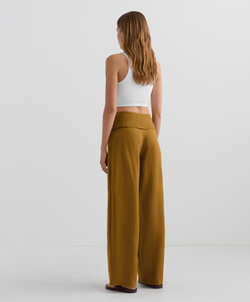 OYSHO Прямые брюки из 100% льна с подвернутым поясом, горчичный