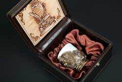 Чашка для кофе "Мудрому руководителю" в подарочном кейсе с художественным оформлением