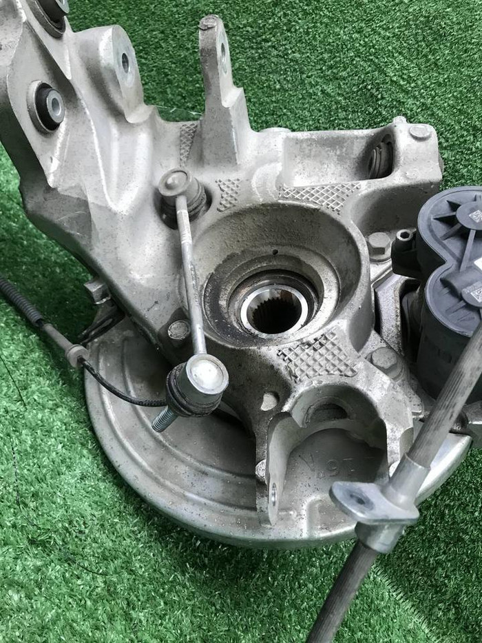 Кулак задний левый LR Discovery Sport (2019-н.в.)