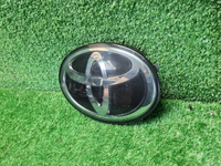 Эмблема решетки радиатора Land Cruiser 200 (15-21)