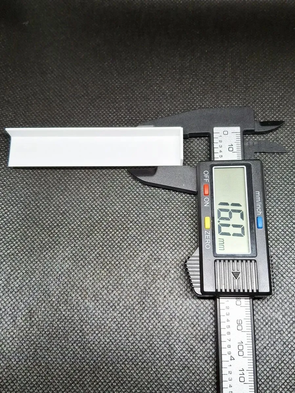 Соединитель для плинтуса 16x80 мм, белый пластиковый - 4 шт.