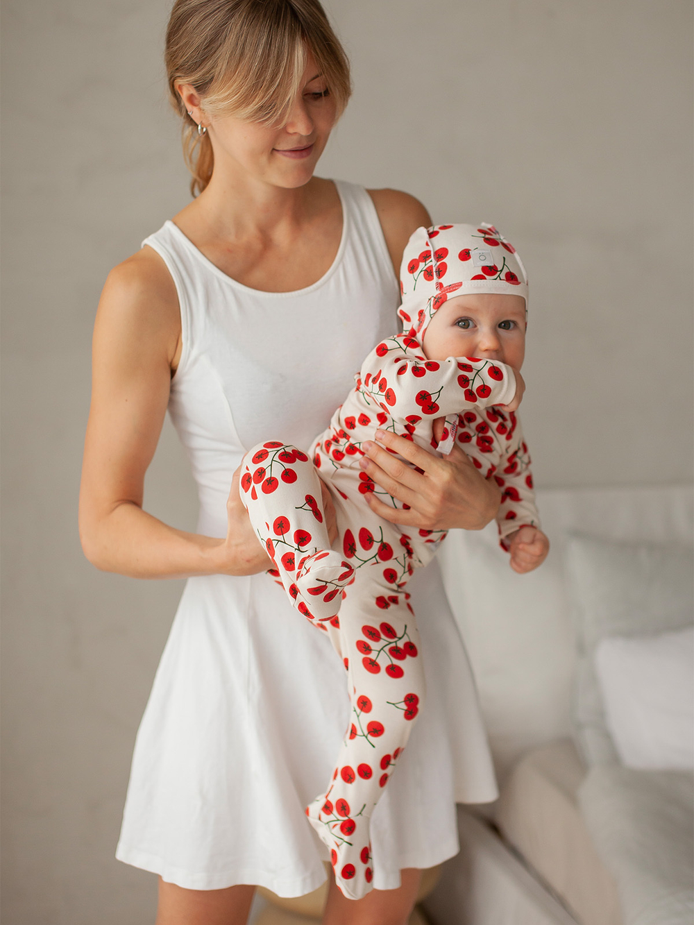 Ползунки Mjölk Cherry Tomatoes на широком поясе