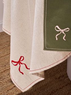 Дорожка на стол Fancy Bows оливкового цвета из коллекции Essential, 45x150 см