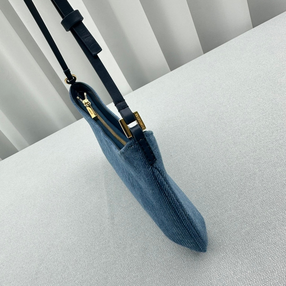 Jacquemus Le Bisou 27 cm