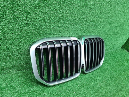 Решетка радиатора BMW X7 G07 (2022-н.в.)