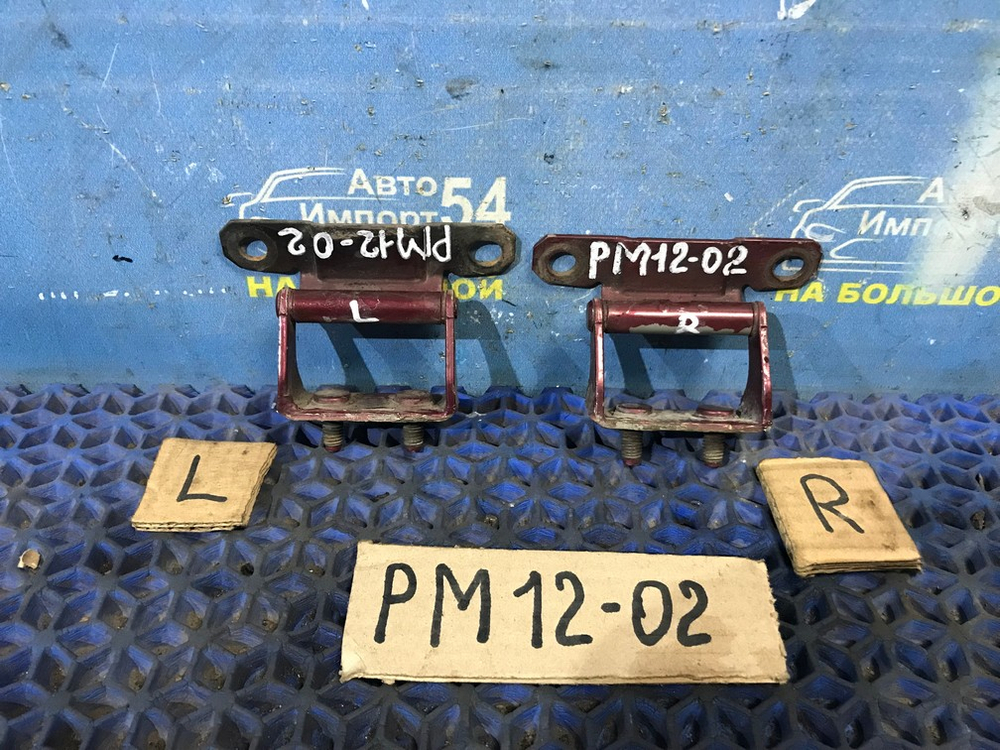 Петля багажника NISSAN LIBERTY 1999