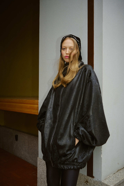 Бархатный чепчик с декором