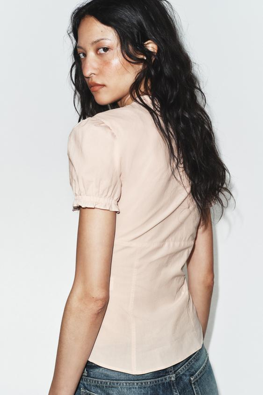 ZARA РУБАШКА ИЗ ПОПЛИНА С ВОЛАНАМИ, ПАСТЕЛЬНО-РОЗОВЫЙ