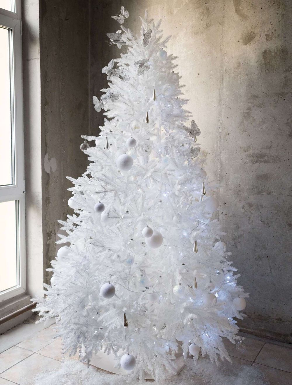 белая литая елка Хрустальная