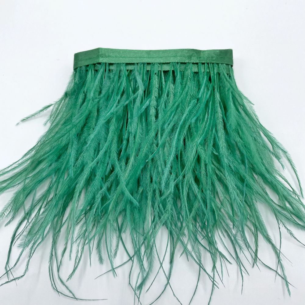 Перья страуса на ленте