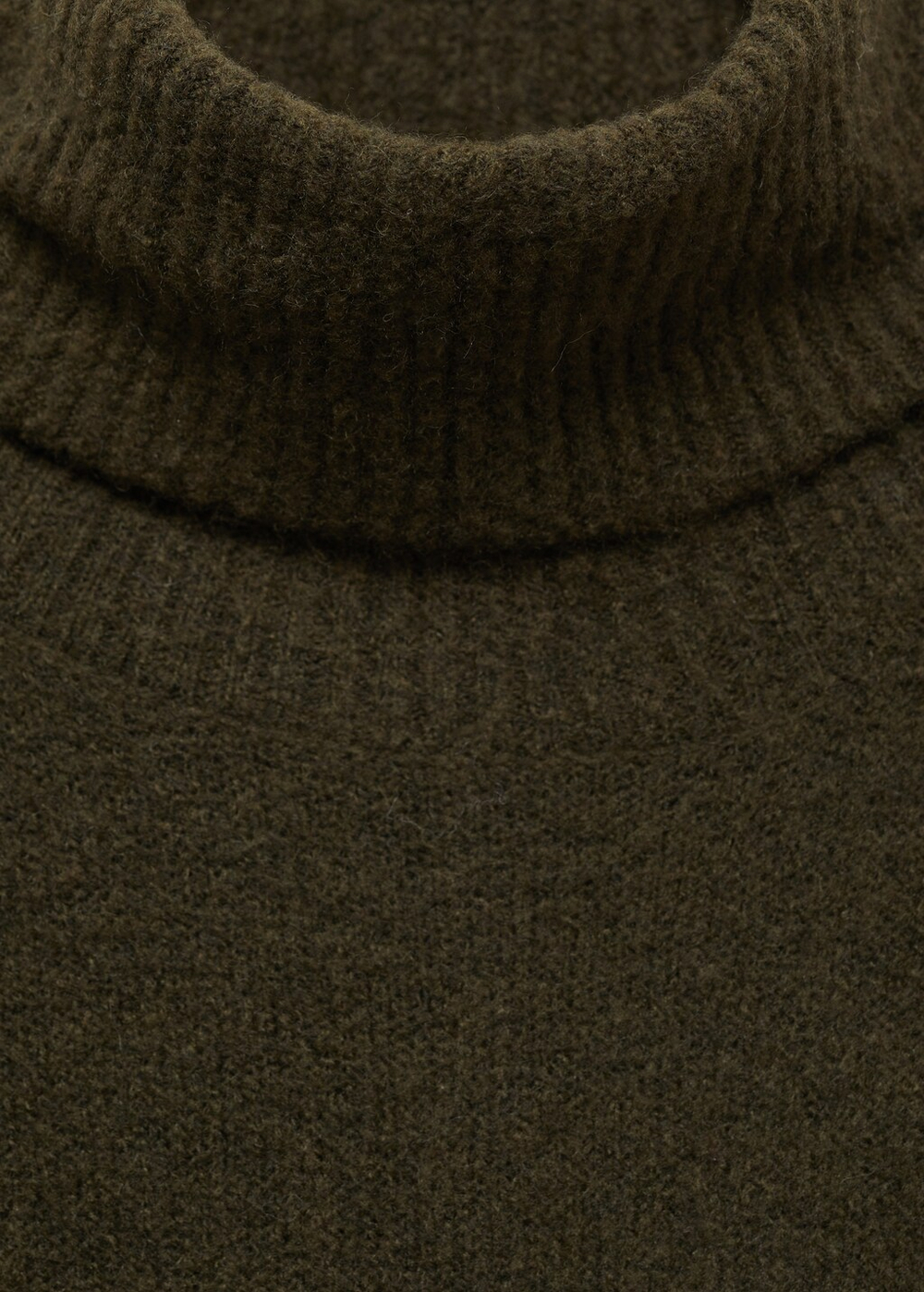 Трикотажное платье с воротником с отворотом