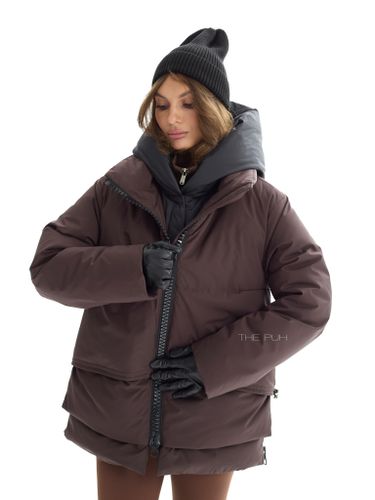 Шоколадный пуховик с акцентной молнией