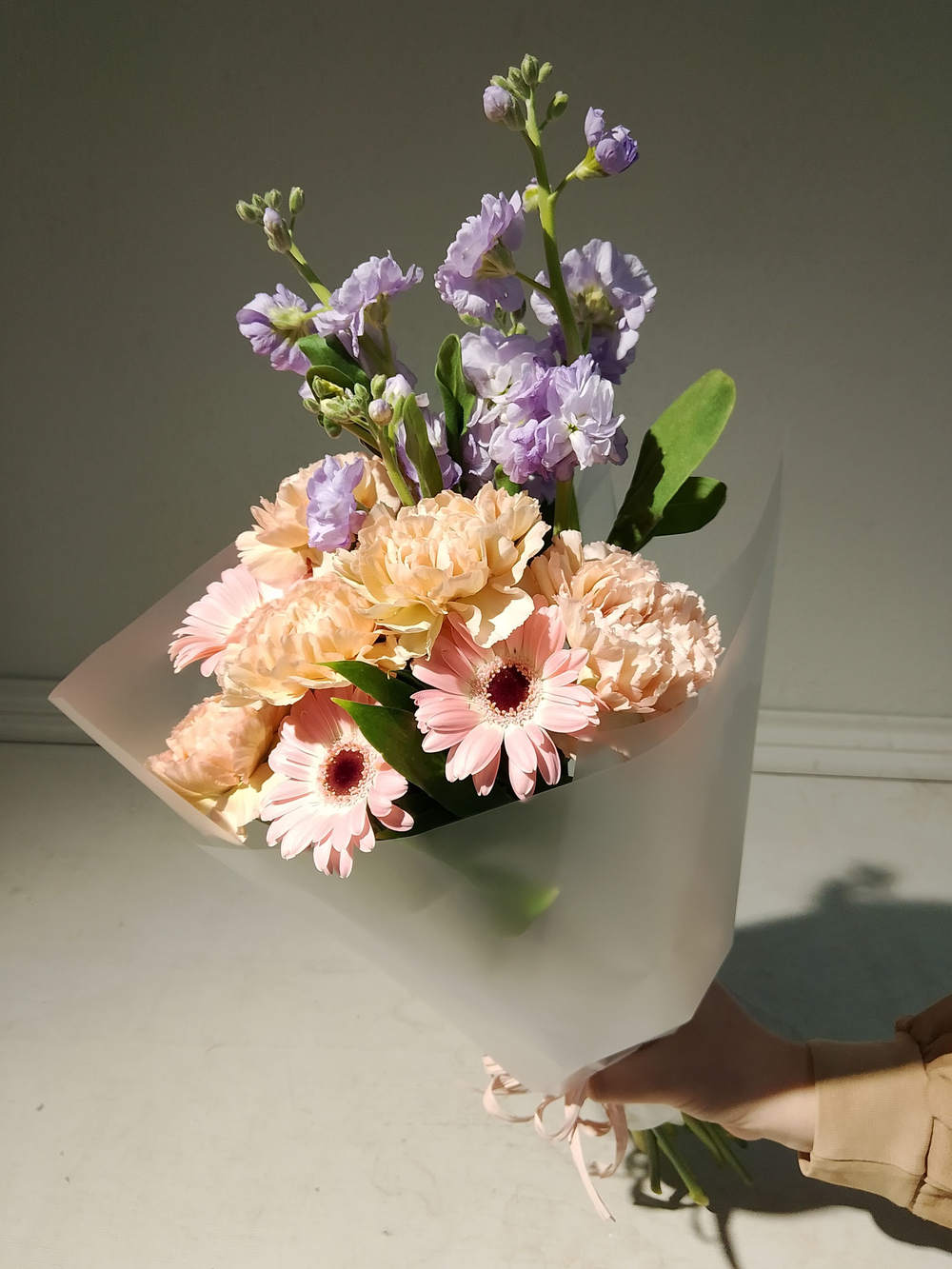 Летний солнечный букет с танацетумом и ароматными пионами Сара Бернард (С0034)