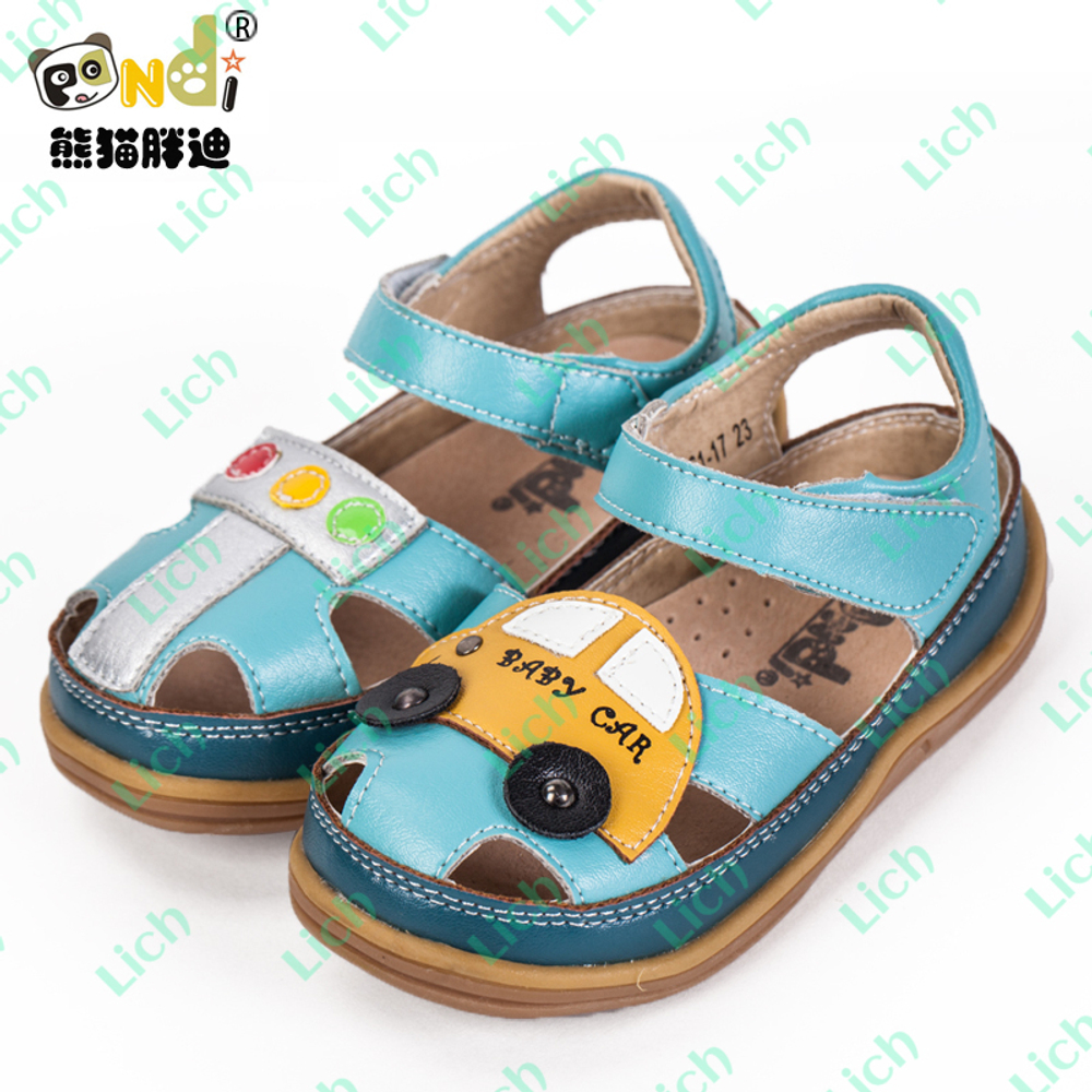 Сандалии детские с аппликацией машины и светофора