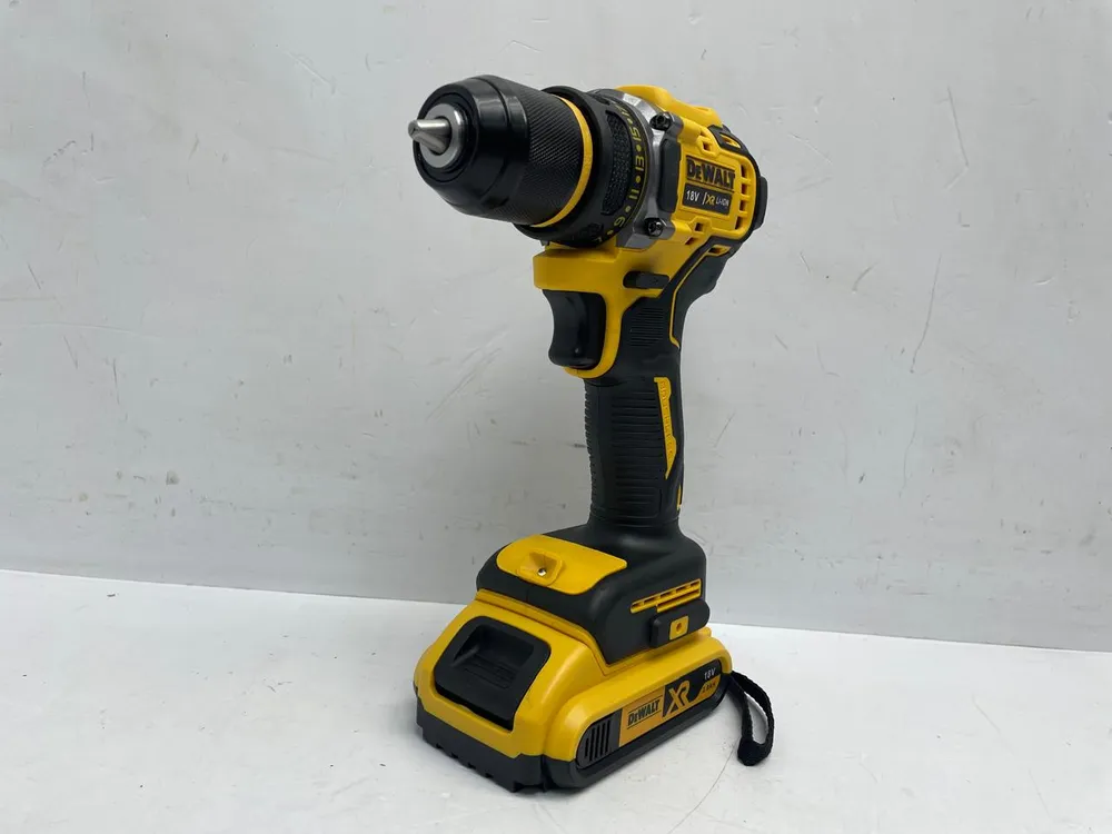 DeWalt Дрель-шуруповерт, 18 В, 79 Нм, 2 АКБ