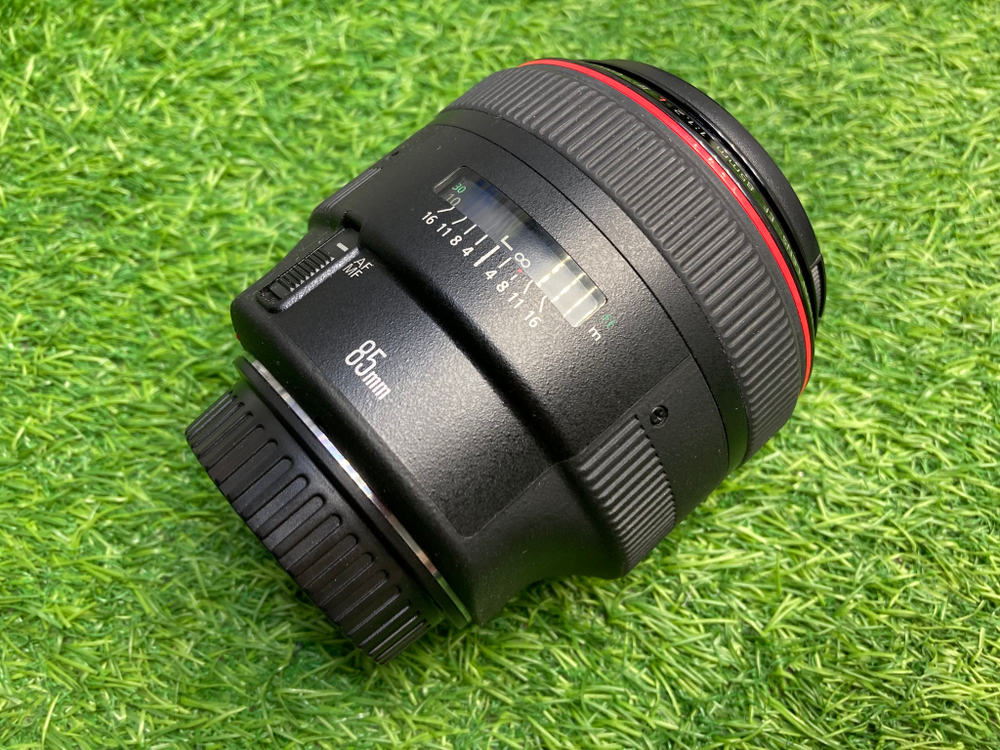 Canon EF 85mm 1.2L II USM