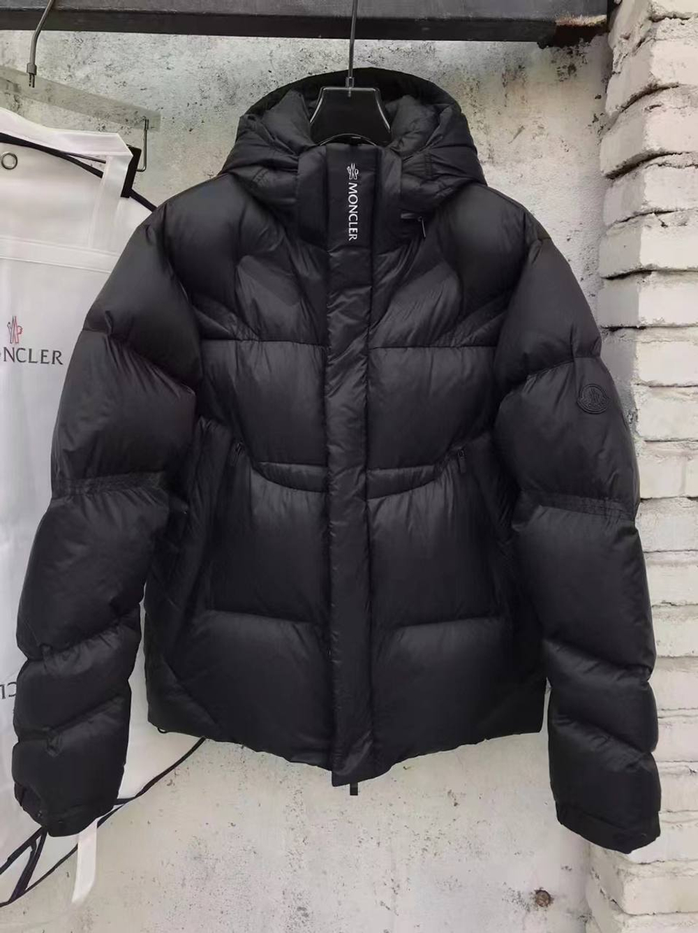 Пуховик Moncler