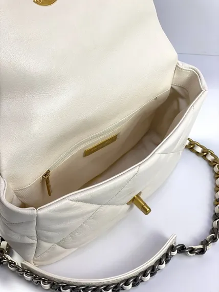 Сумка-конверт Chanel 19 среднего размера белый