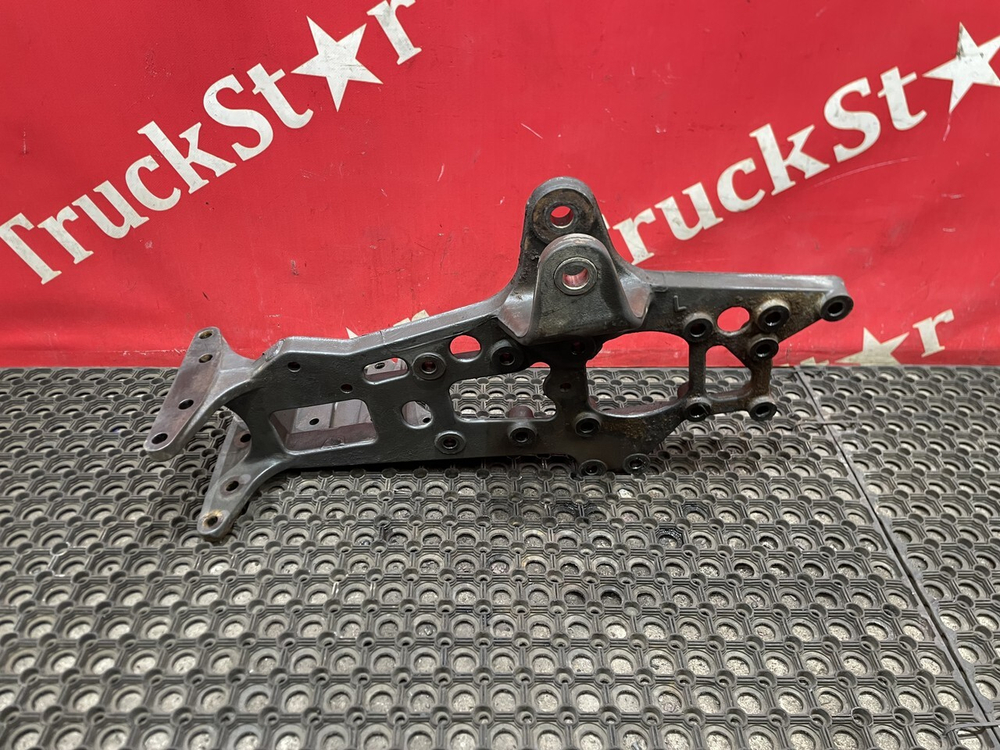 Кронштейн рессоры передней левый