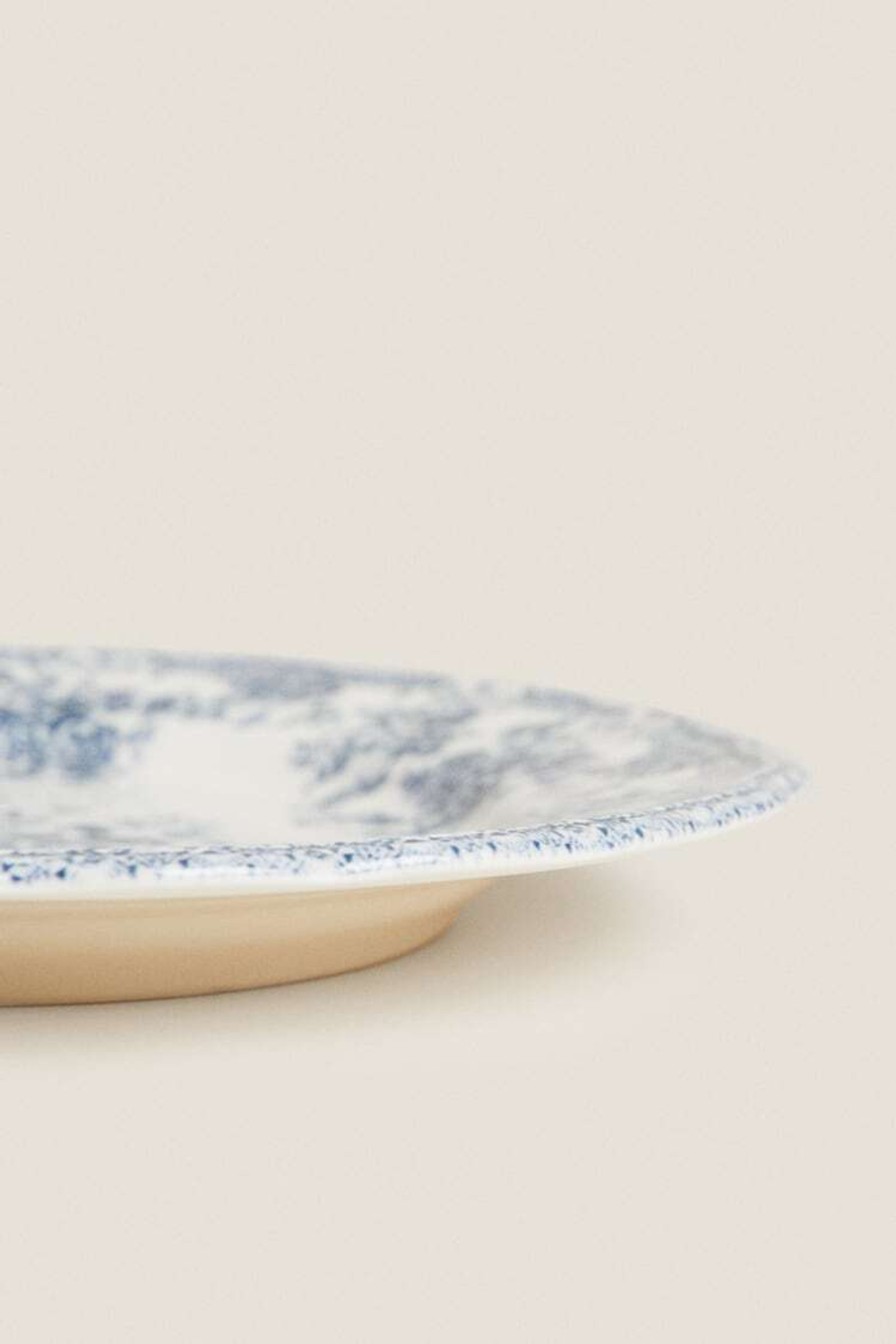 ZARA HOME КЕРАМИЧЕСКАЯ ПЛОСКАЯ ТАРЕЛКА С ЦВЕТАМИ, СИНИЙ