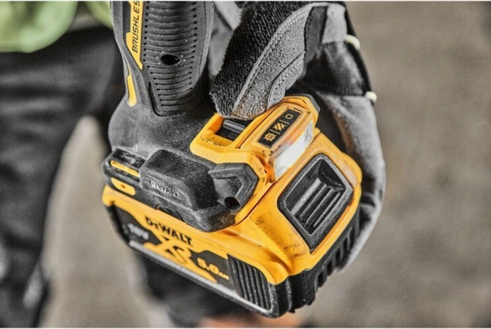 Дрель-шуруповерт аккумуляторная DeWALT DCD 805 P2T DCD805P2T-QW