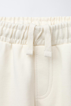 ZARA КОМПЛЕКТ ИЗ ФУТБОЛКИ И БРЮК, ЭКРЮ