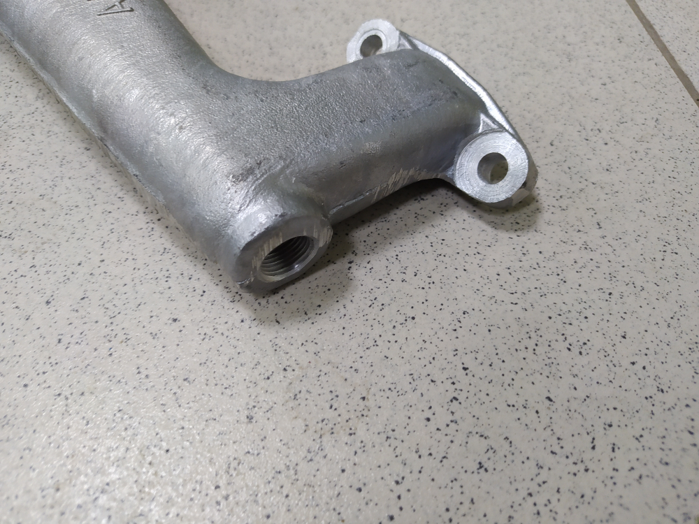 Труба водяная левая 236-1003291-В