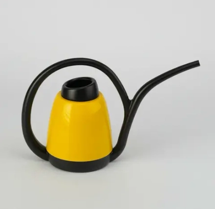 Лейка пластиковая для комнатных растений 1.4 л Лилия 395