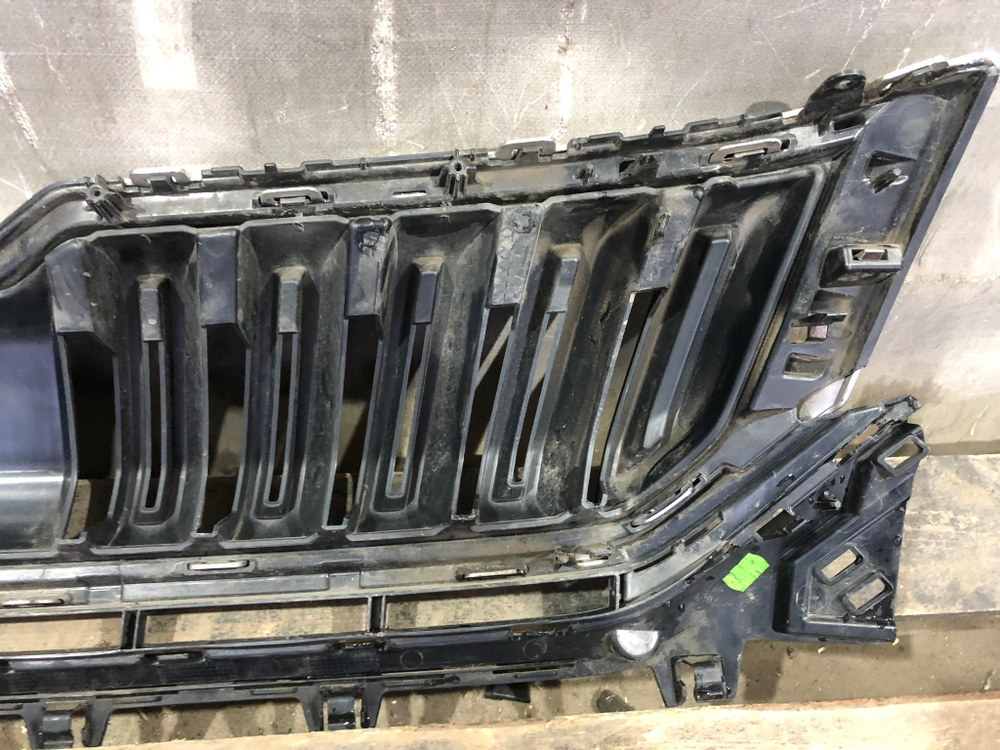 Решетка радиатора Skoda Kodiaq 16-22 Б/У Оригинал 565853653A