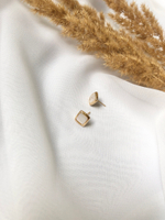 Серьги маленькие квадраты с перламутром, цвет золото